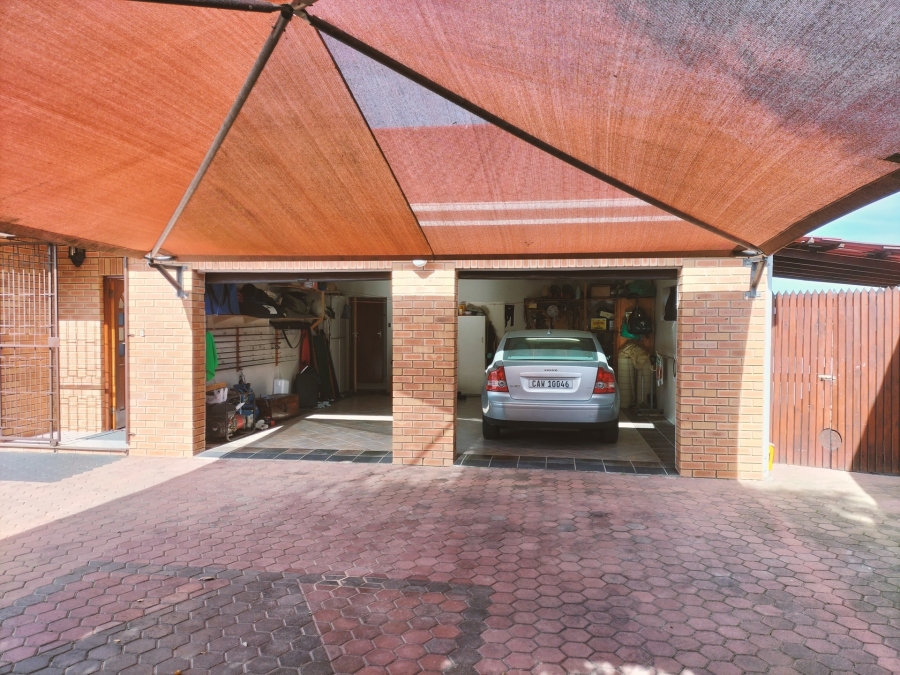 6 Bedroom Property for Sale in Grootbrakhoogte Western Cape